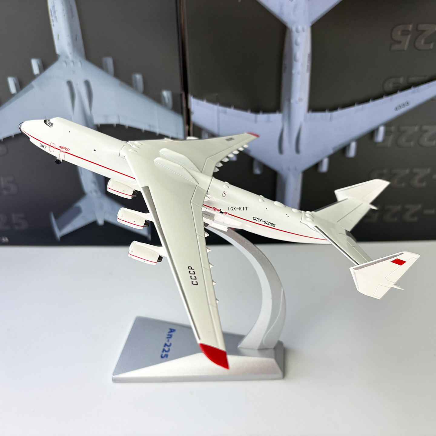 Model Kit Ukraine - 1/400 Scale AN225 Heavy Transport Aircraft