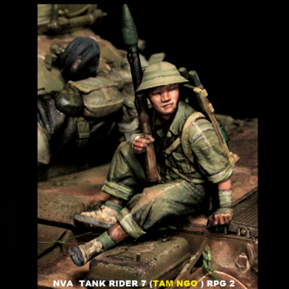 Model Kit Walmart - 1/35 NVA Tank RIDER 7, RPD