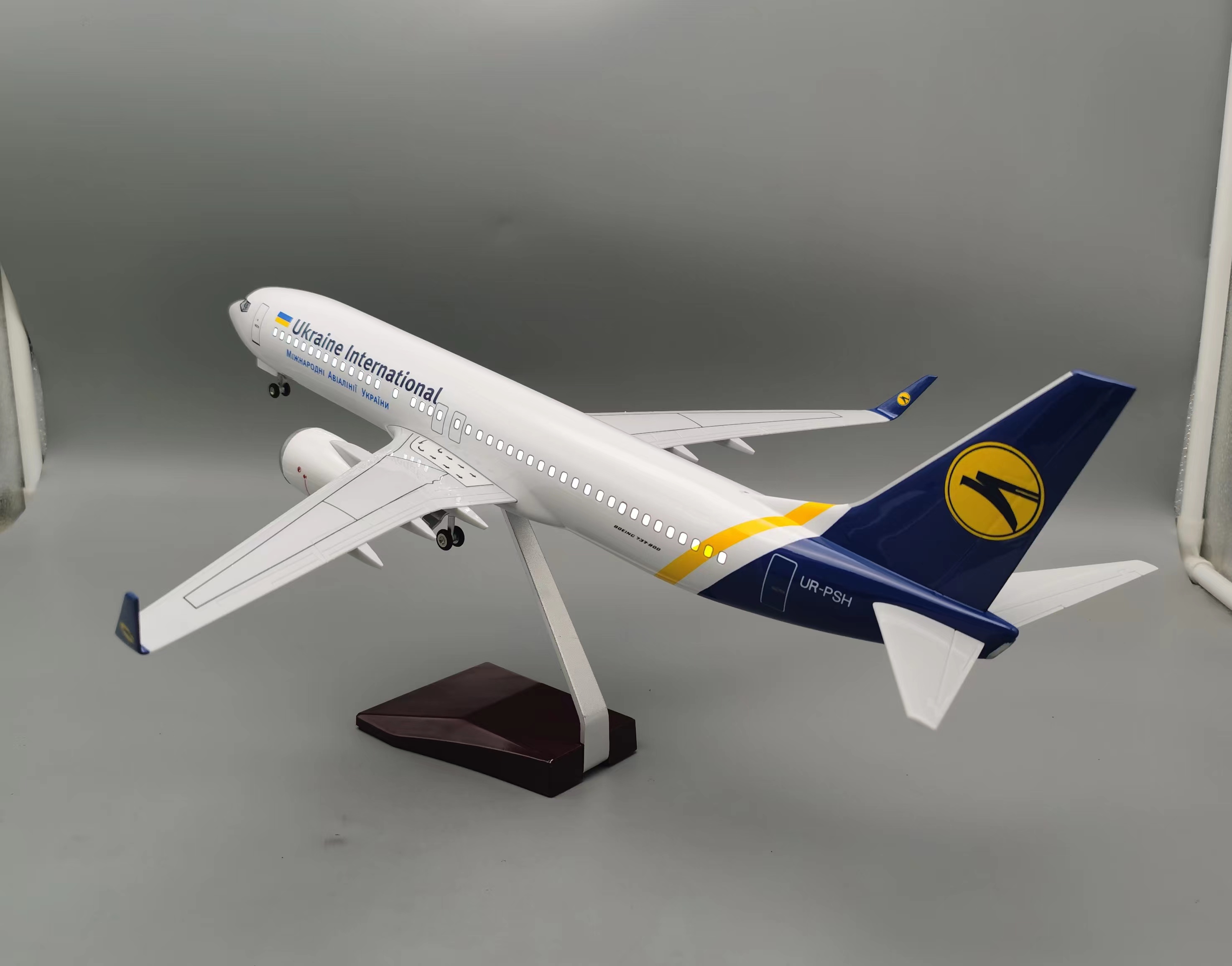 47cm Airplane Model B737-800 U - đánh giá và giá Model Kit Ukraine