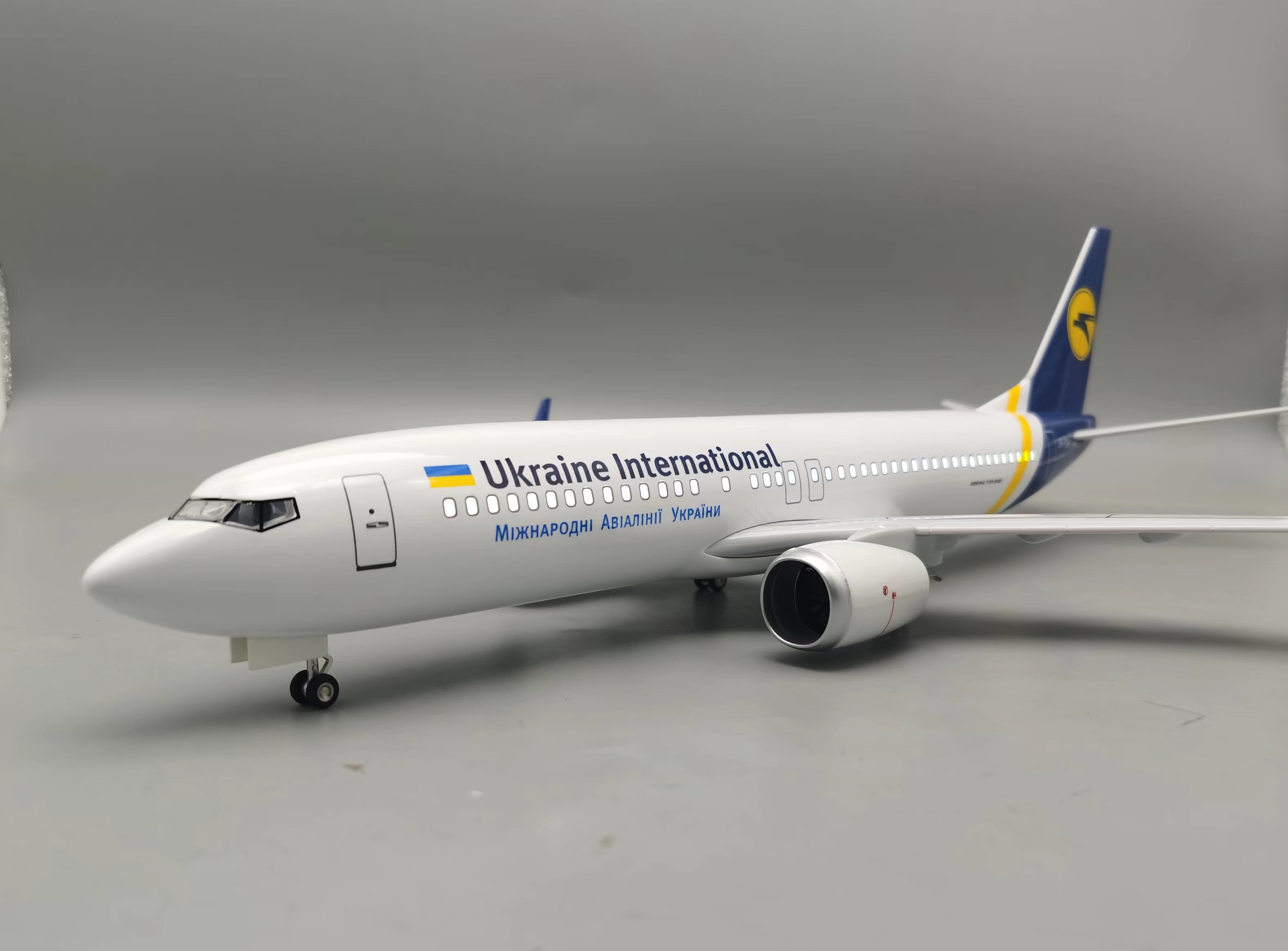 47cm Airplane Model B737-800 U - đánh giá và giá Model Kit Ukraine
