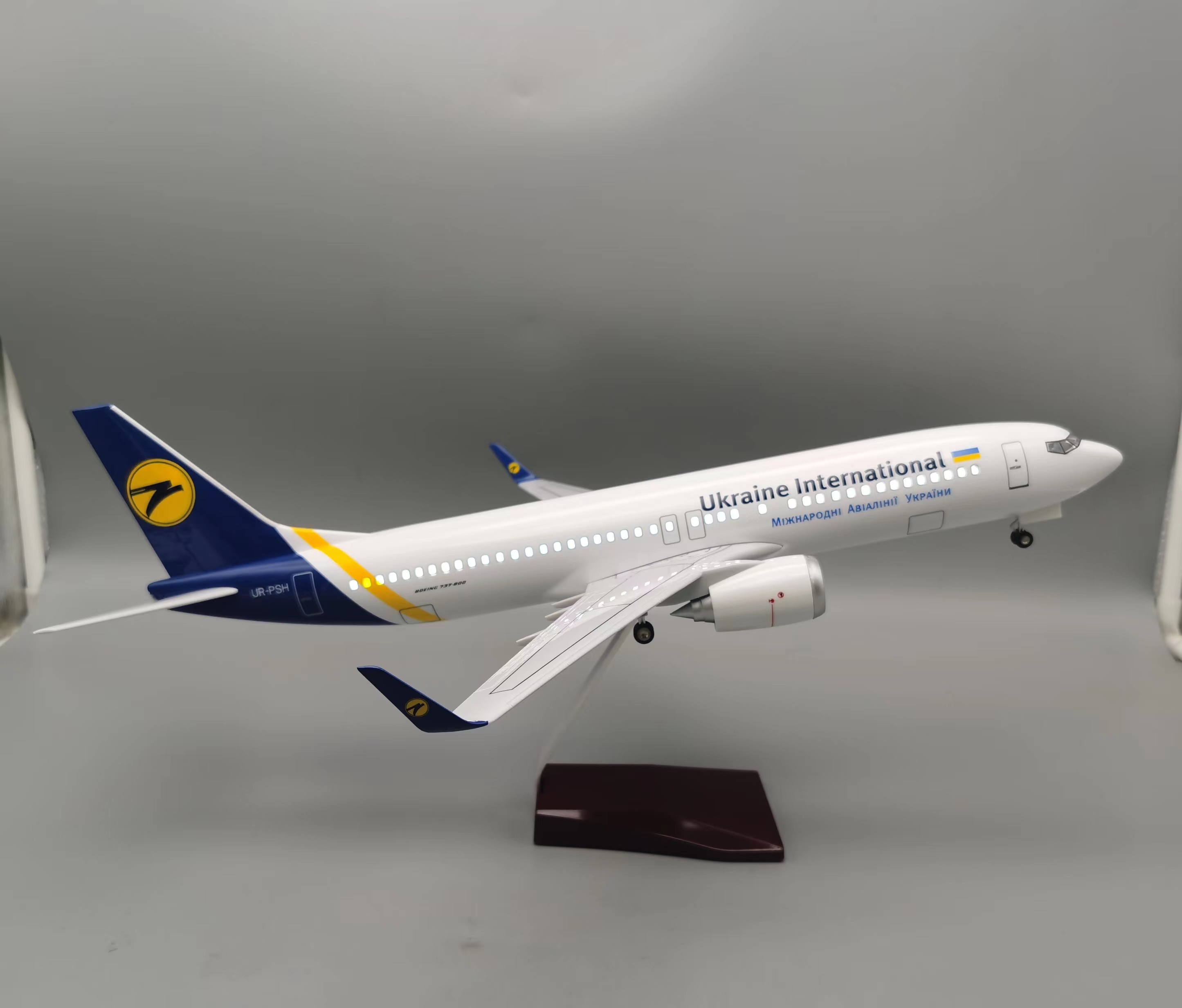 47cm Airplane Model B737-800 U - đánh giá và giá Model Kit Ukraine