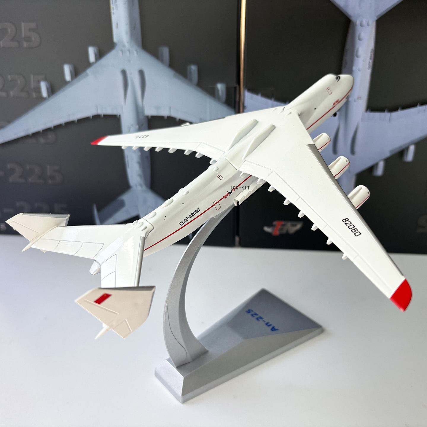 1/400 Scale AN225 Heavy Transp - đánh giá và giá Model Kit Ukraine