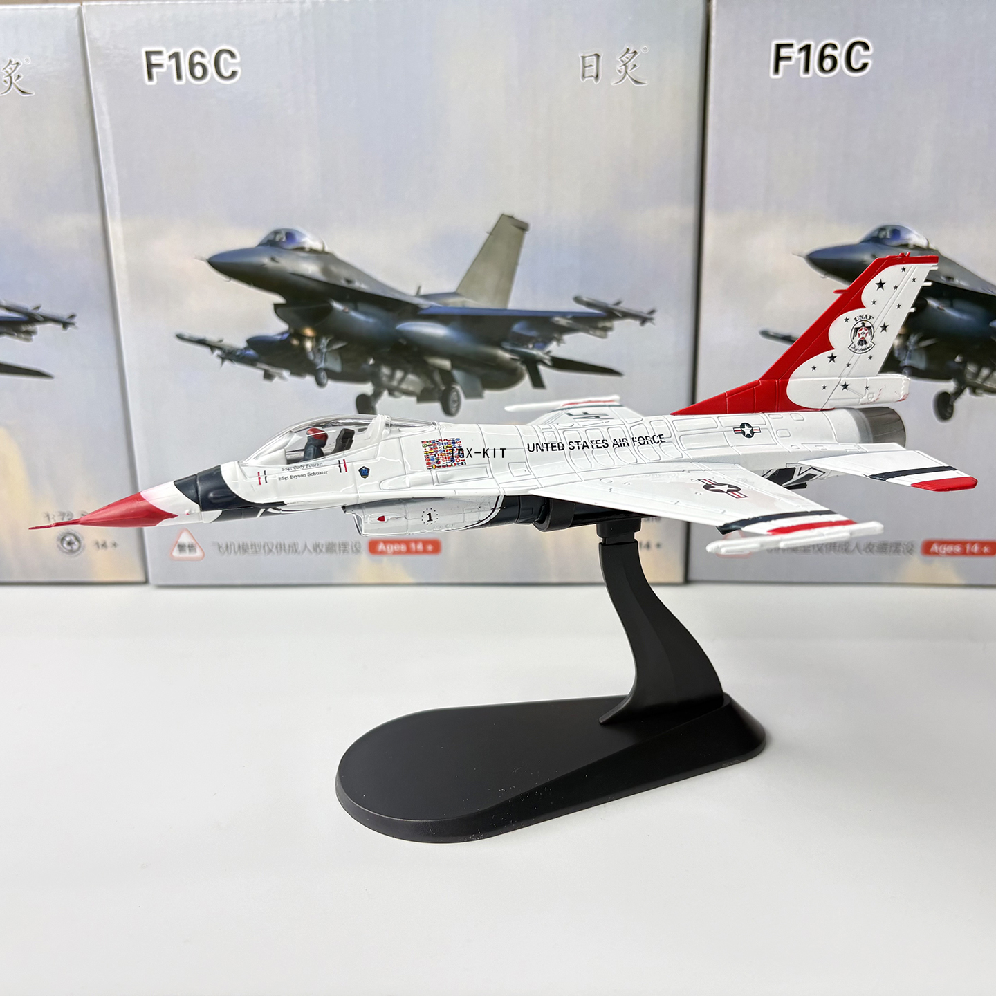1/72 Scale U.S. Air Force F-16 - đánh giá và giá Model Kit Jet