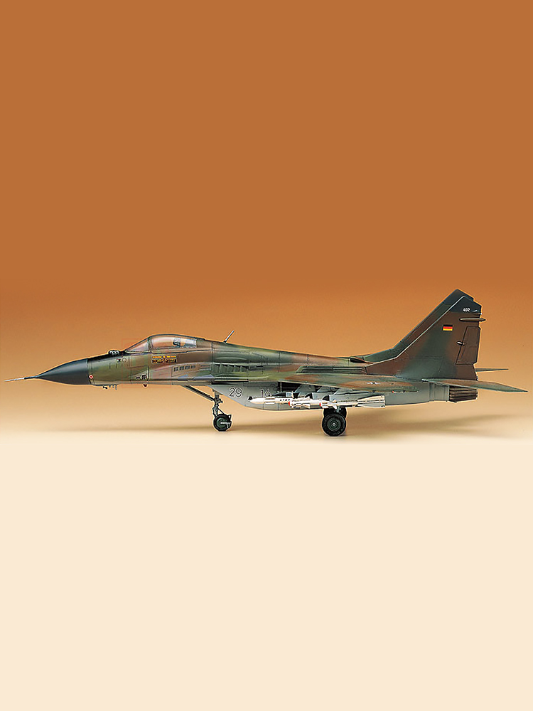 Academy Assembly Aircraft Mode - đánh giá và giá Model Kit Jet