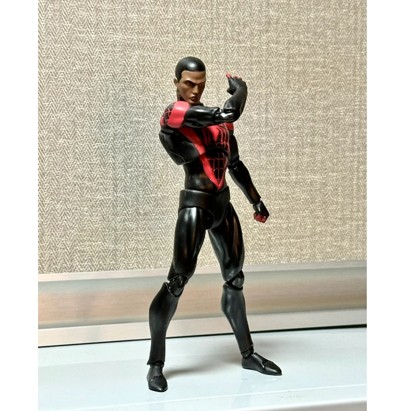 Ultimate Miles Morales Spider- - đánh giá và giá Model Kit Thousand Sunny